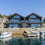 Fisherman's With Sea Views At Kalvaneset Feriehus *