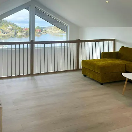 Fisherman's With Sea Views At Kalvaneset Ferienhaus *