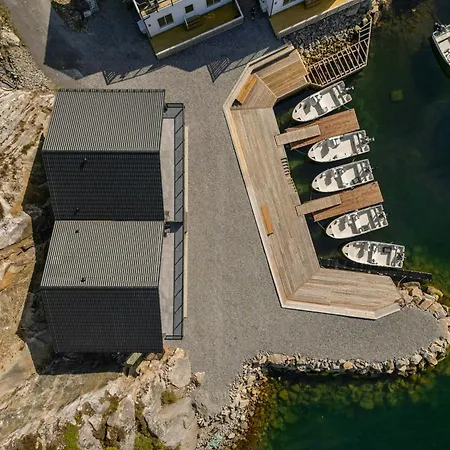 Fisherman's With Sea Views At Kalvaneset Ferienhaus