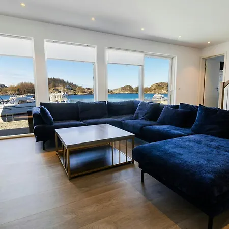 Fisherman's With Sea Views At Kalvaneset Ferienhaus