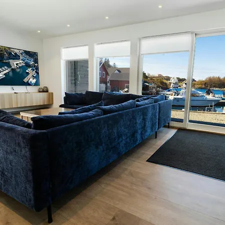Fisherman's With Sea Views At Kalvaneset Ferienhaus *