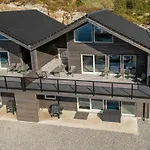 Fisherman's With Sea Views At Kalvaneset Ferienhaus *